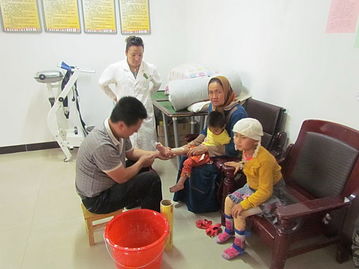 自治區輔助器具資源中心赴阿克蘇為殘疾人提供假肢矯形器適配暖心服務